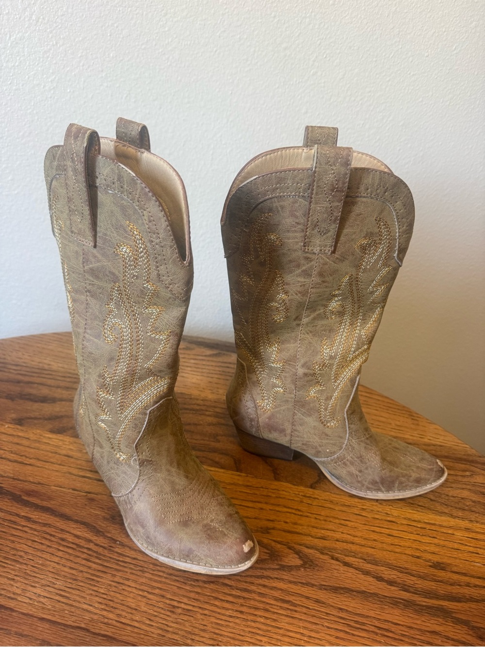 Women’s fall cowboy boots